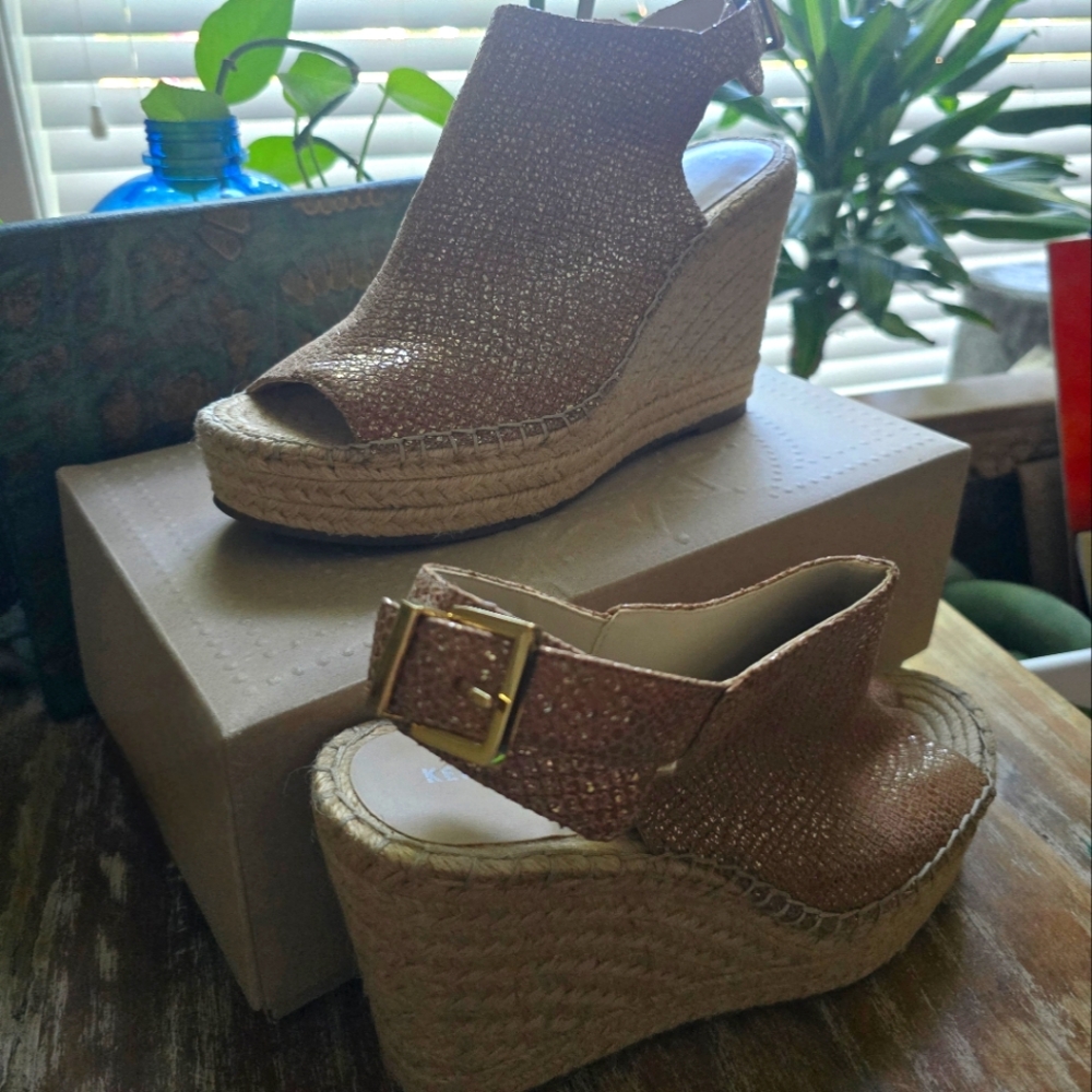 Kenneth Cole Beige Metallic Wedge, size 9.5.